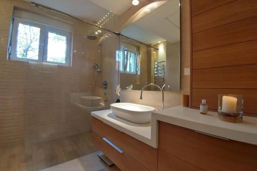 Center Lux 2 *