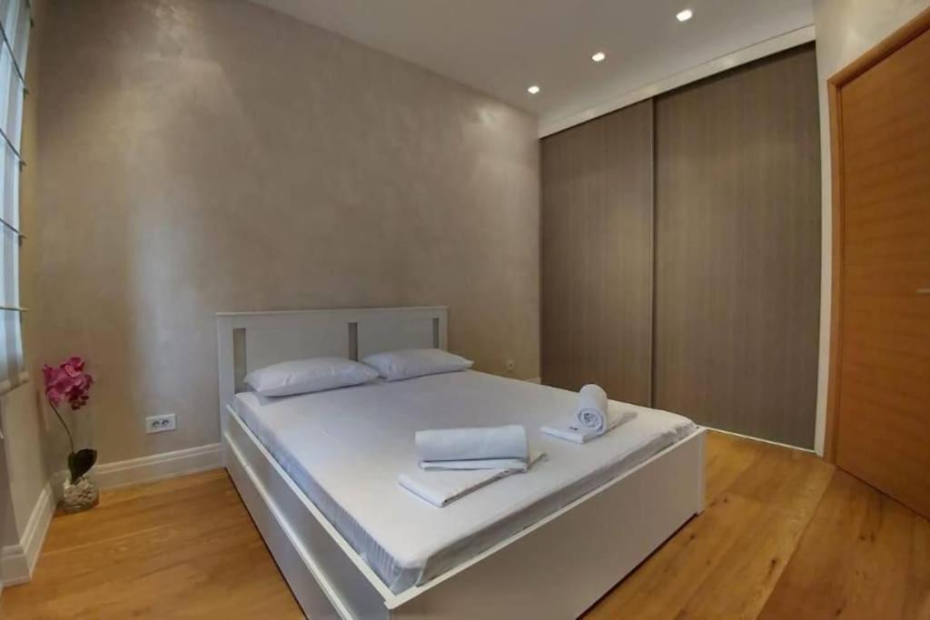 Center Lux 2